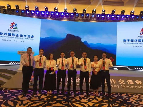 福建省信息技術(shù)咨詢服務(wù)行業(yè)協(xié)會(huì)會(huì)長(zhǎng)陳維芳向全國(guó)人民拜新年